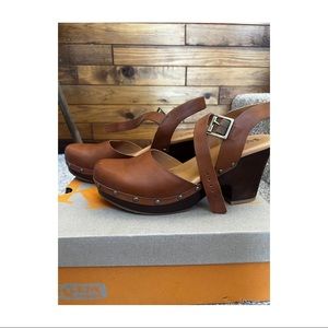 Kirks-Ease Marcia Clog size 10. Tan color, lightly used. In great shape!